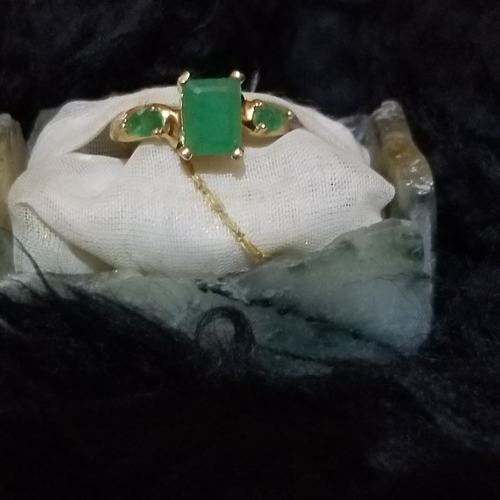 Genuine REAL Emerald in 14K Gold Ring Sz 6